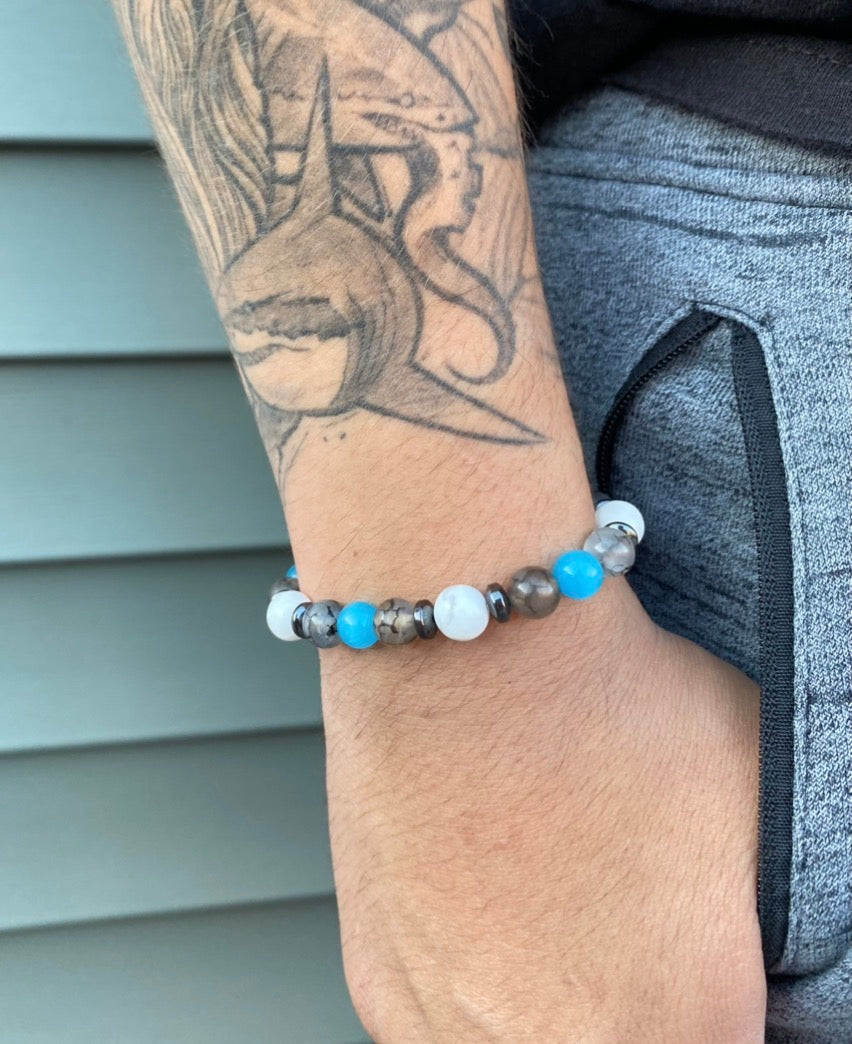 Men’s bracelet with howlite, agate and cat’s eye. 8mm.