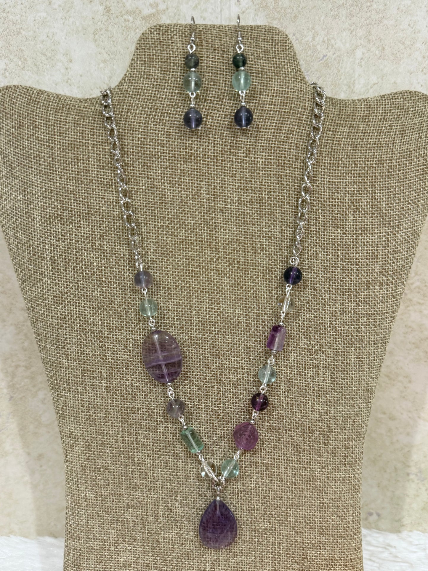 1150. Short necklace with fluorite beads.