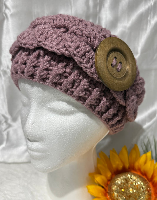 D003. Diadema tejida a mano con boton de madera.