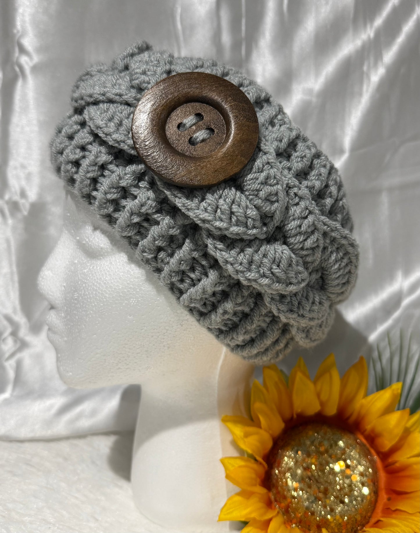 D001. Diadema con botón madera tejida a mano