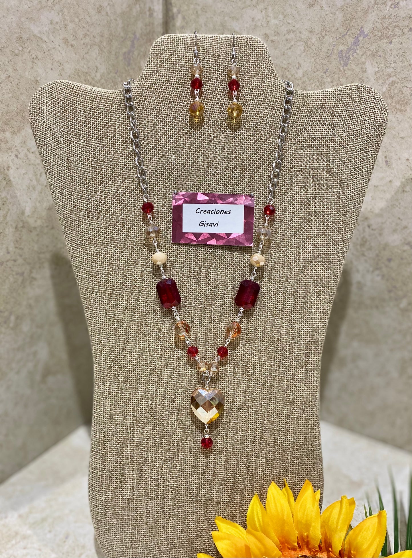 1038. Short necklace with red and champagne crystals