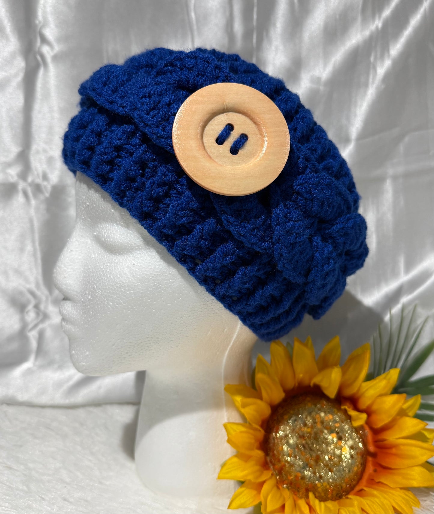 D001. Diadema con botón madera tejida a mano