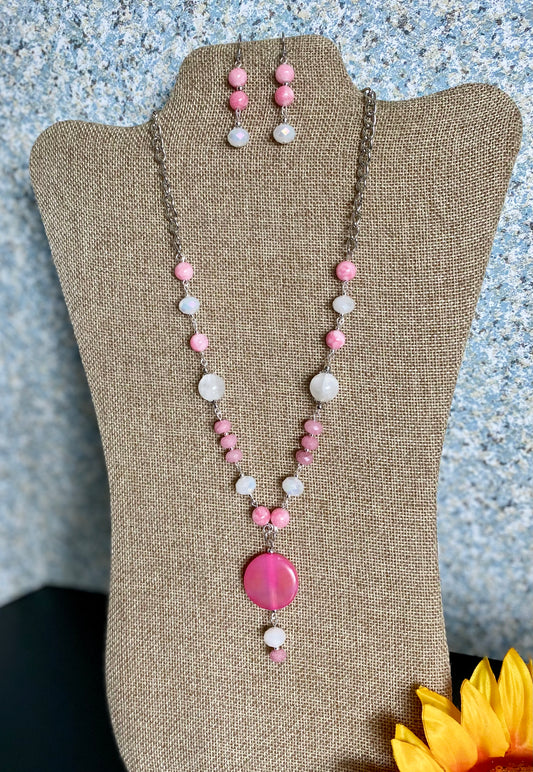 1107. Short necklace with selenite, pink jade and round agate pendant