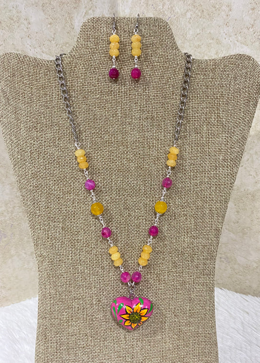 1109. Short necklace with yellow and pink agate.