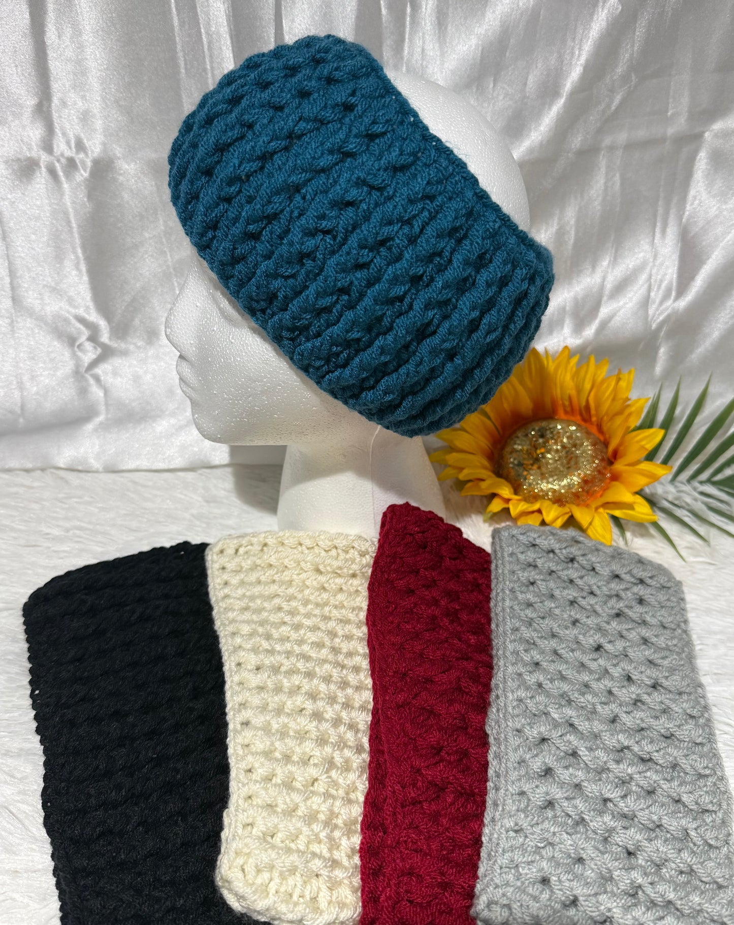 D004. Diadema redonda tejida a mano