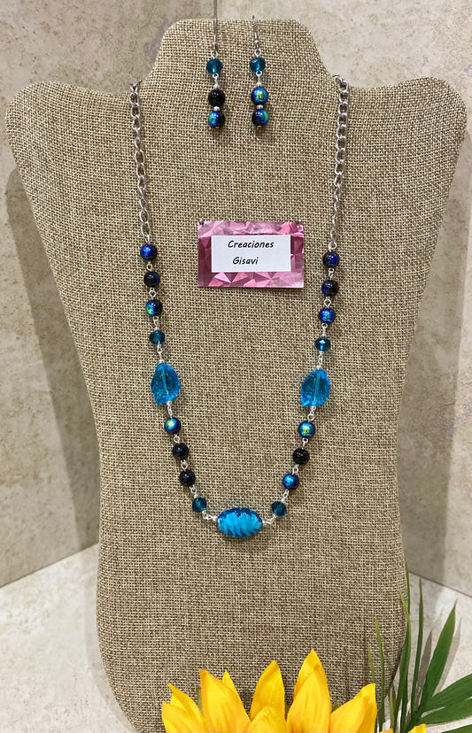 1055. Short necklace with black and blue crystals